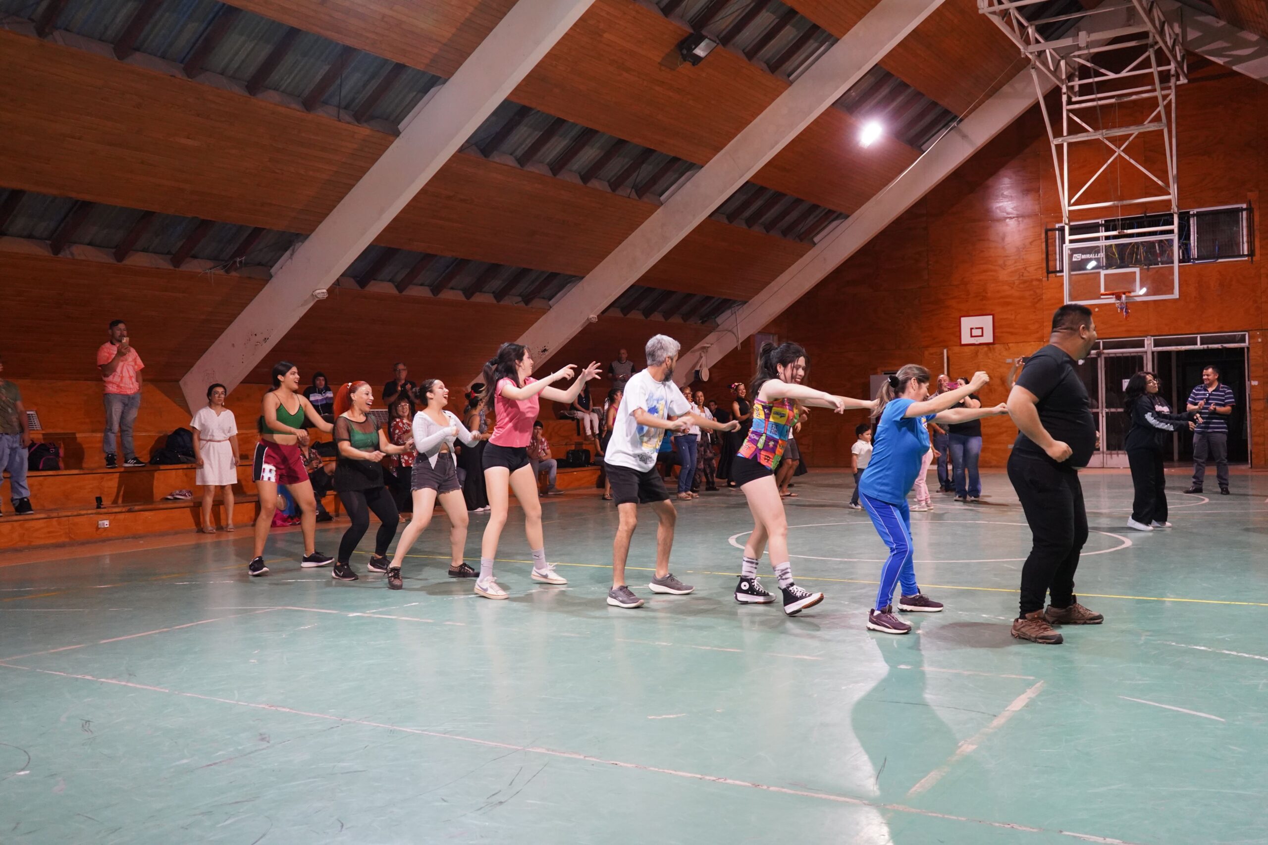 Clase de Fit Folk
